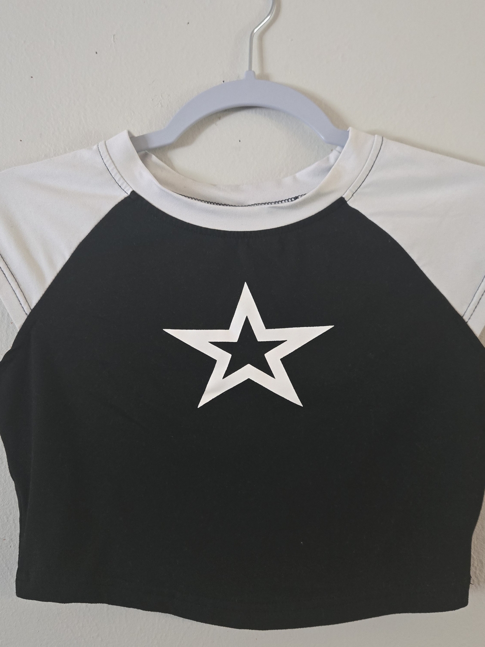 ROMWE Black and White Star Crop Top
